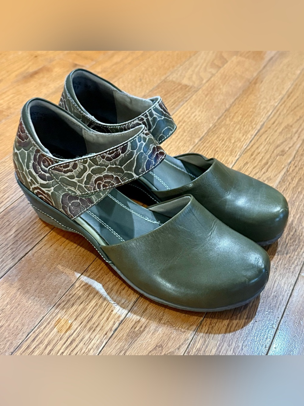 L'Artiste Spring Step Womens 39 8.5 Pansy Mary Janes Shoes Clogs Leather Floral